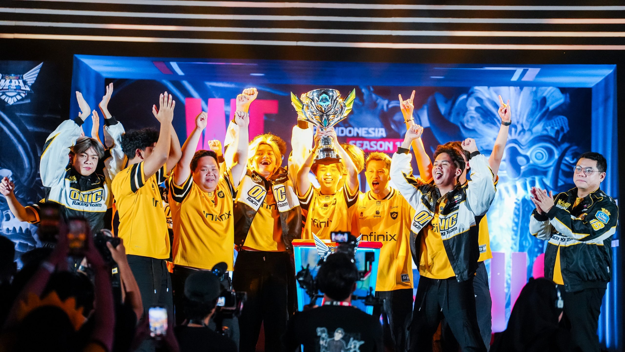 Onic Taklukkan RRQ, Juara MPL