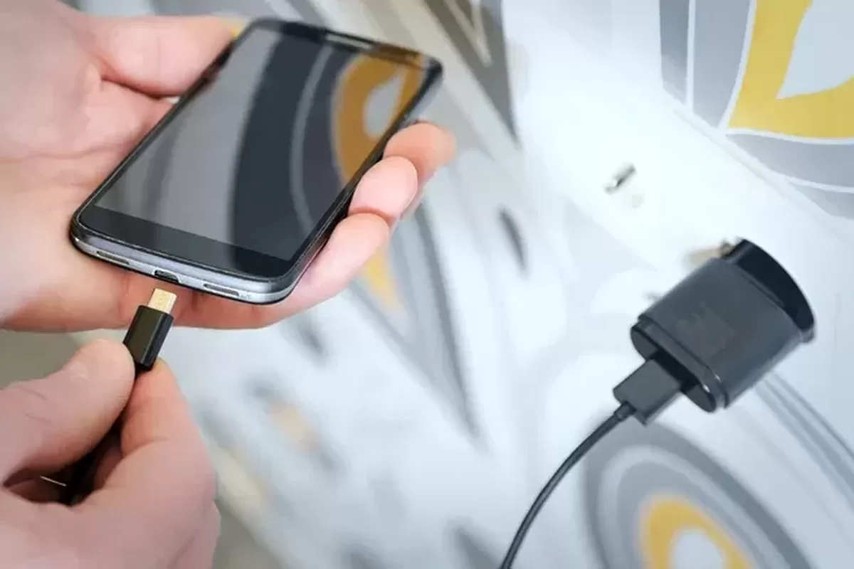 Charger HP Paling Unik