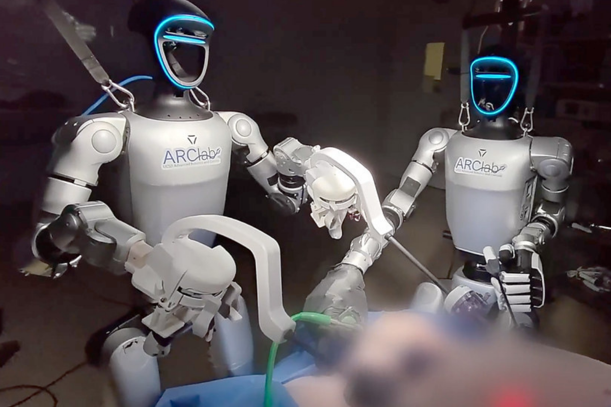 Robot Humanoid China Bantu Operasi