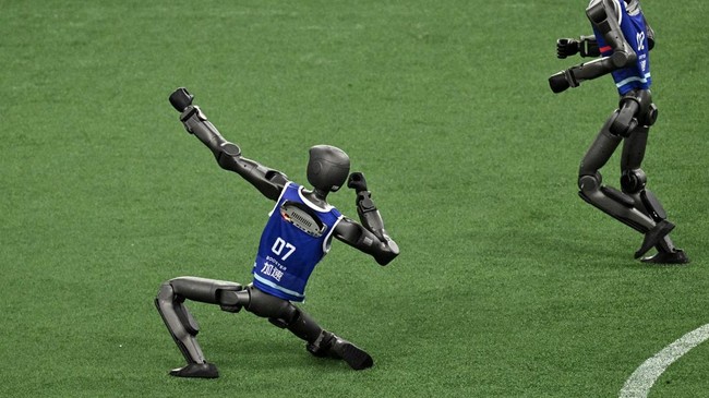 Robot Humanoid Beijing Pamer Aksi